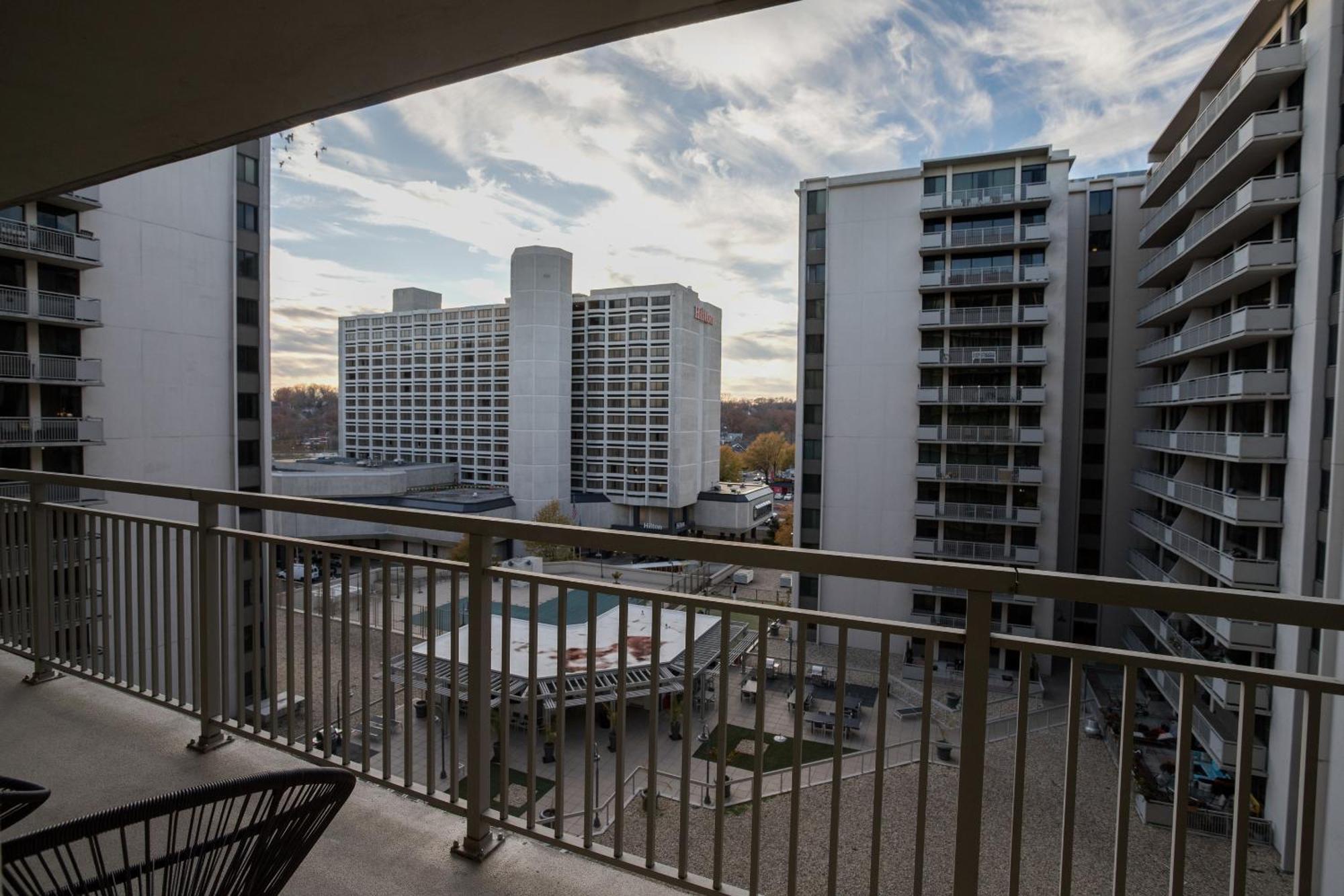 Convenient Airport Proximity: Apt In Crystal City Appartement Arlington Buitenkant foto