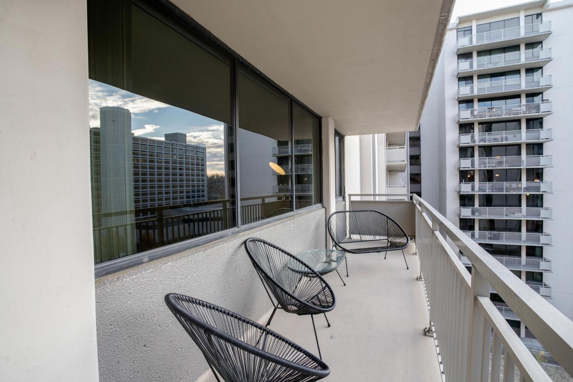 Convenient Airport Proximity: Apt In Crystal City Appartement Arlington Buitenkant foto