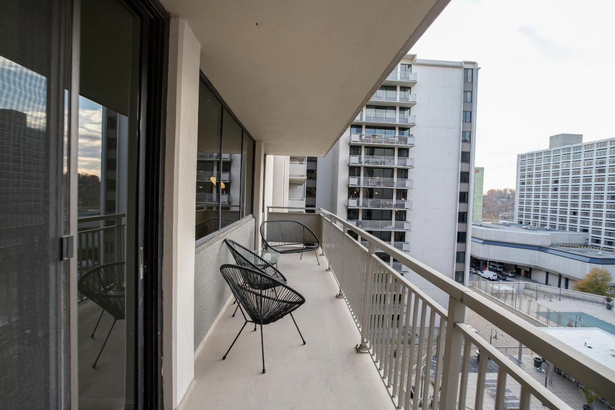 Convenient Airport Proximity: Apt In Crystal City Appartement Arlington Buitenkant foto