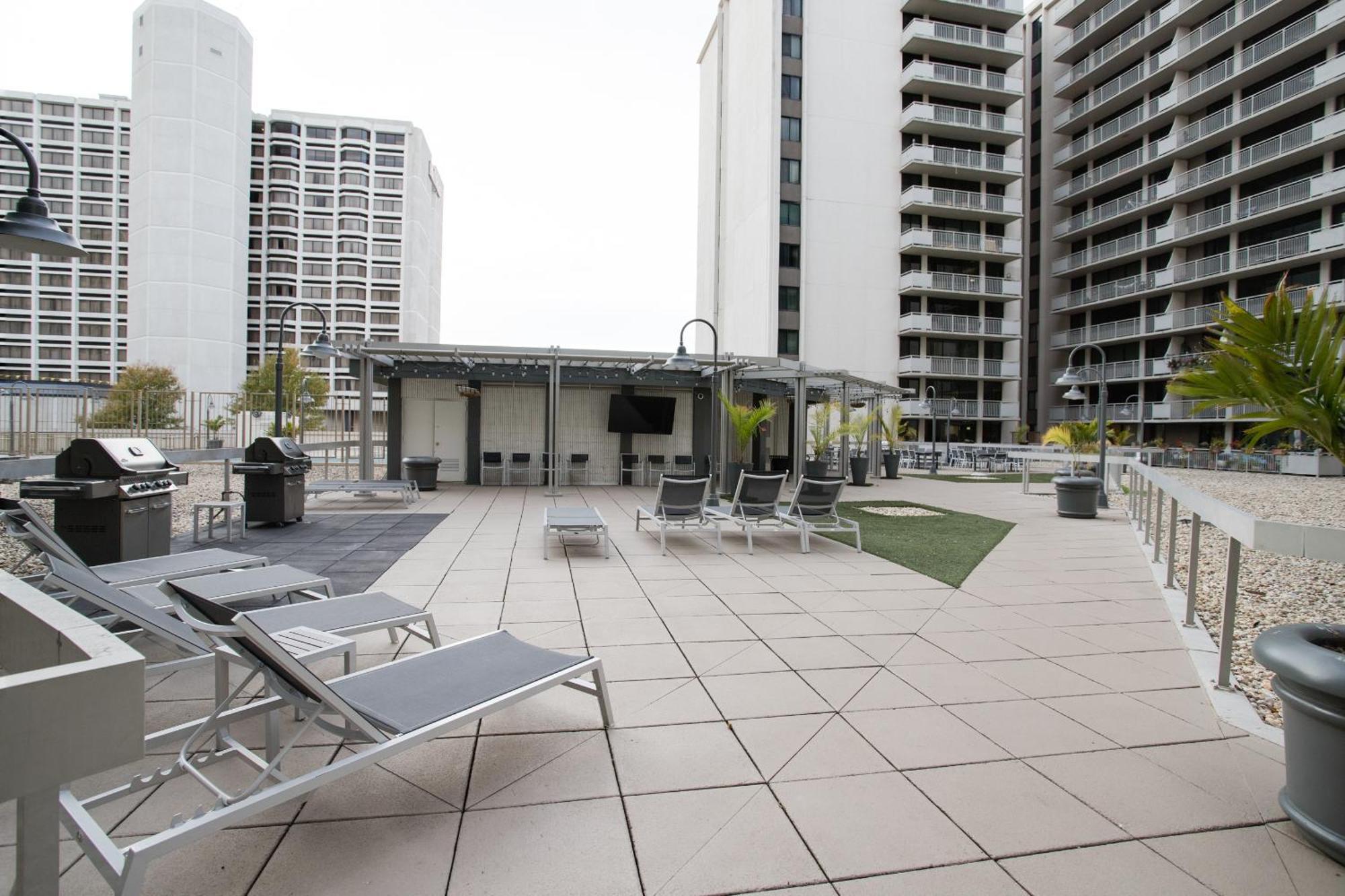 Convenient Airport Proximity: Apt In Crystal City Appartement Arlington Buitenkant foto