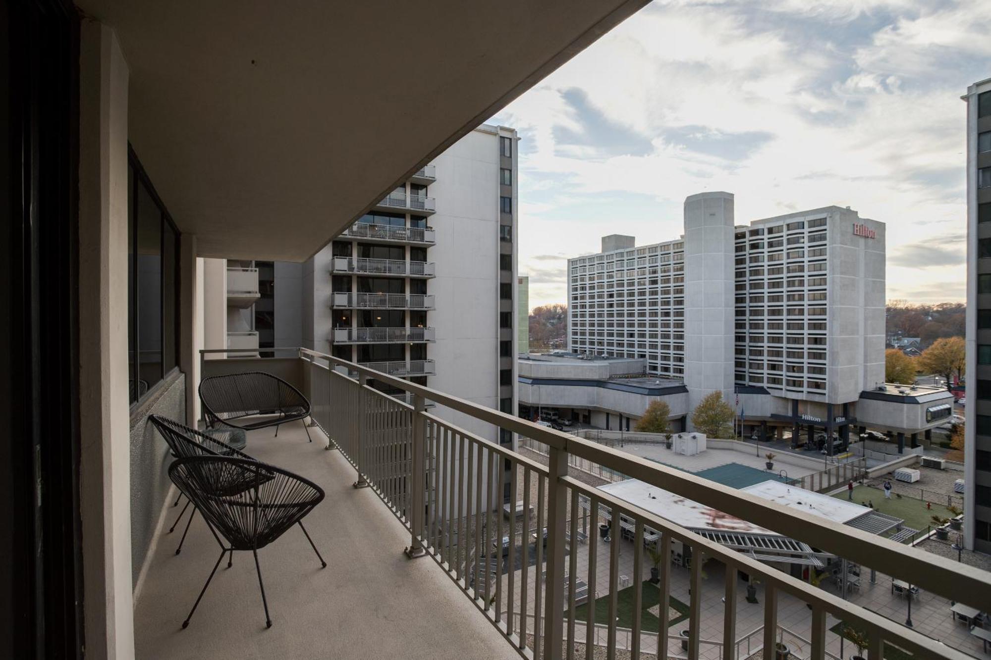 Convenient Airport Proximity: Apt In Crystal City Appartement Arlington Buitenkant foto