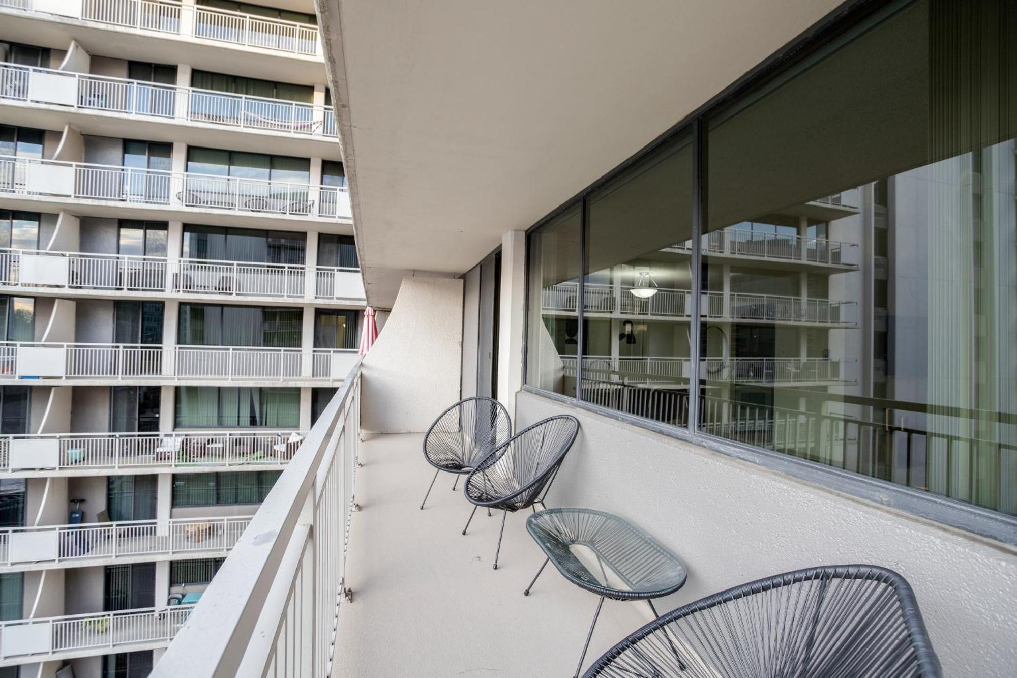 Convenient Airport Proximity: Apt In Crystal City Appartement Arlington Buitenkant foto